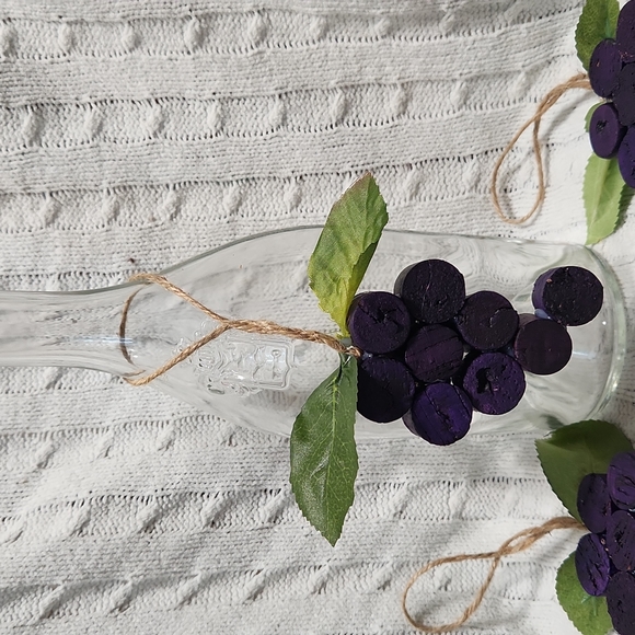 Hand Crafted Purple Grapes Wine Corks Ornaments Set of 9 - Picture 2 of 7